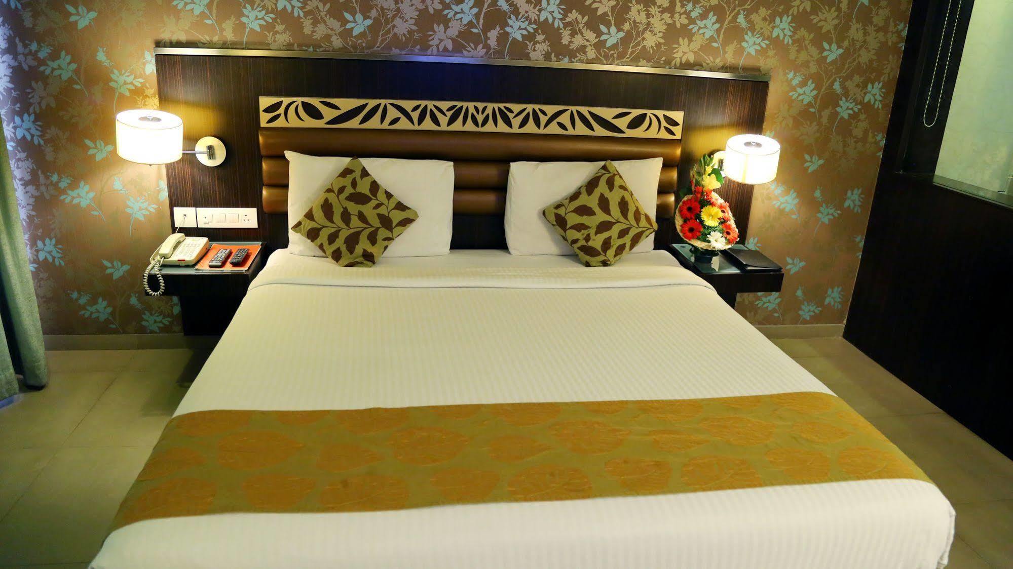 Hotel Supreme Heritage Пуна Экстерьер фото